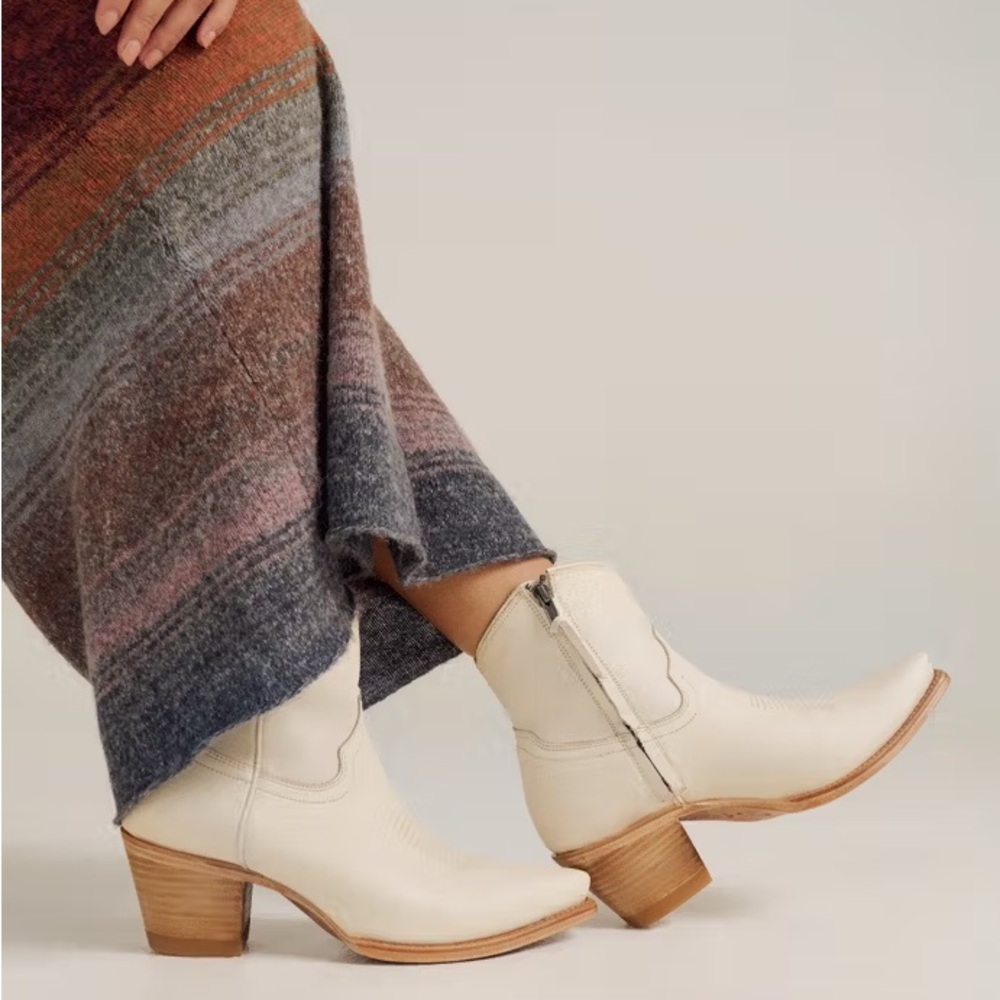 Tecovas The Daisy Cowhide Ankle Bootie (never worn)